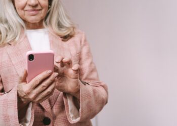 Tech made easy: connecting generations in a digital world